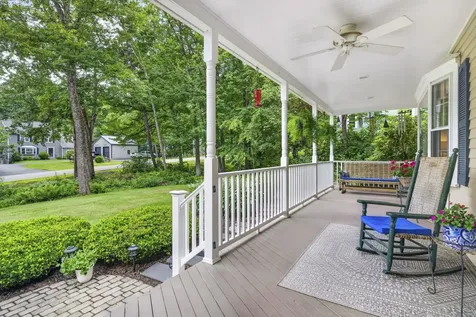 8 King Henry Drive Londonderry NH 03053