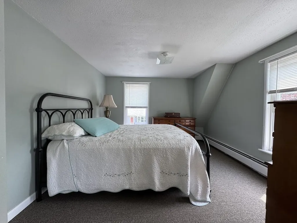 74 Hobart Street Manchester NH 03104