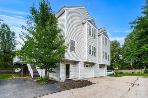 10 Bigos Court Rochester NH 03867