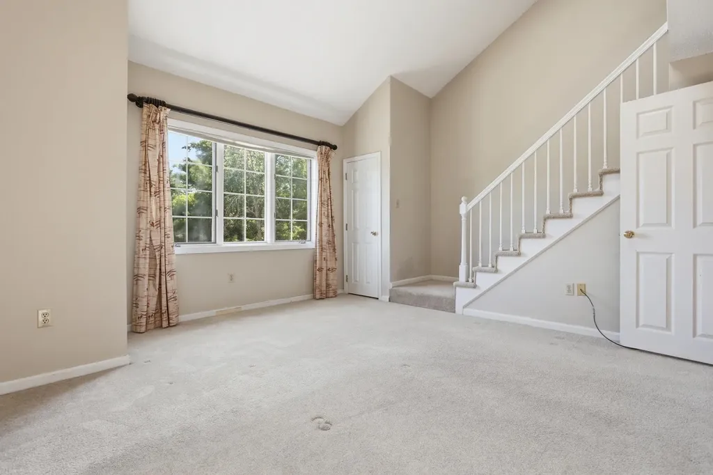 17 Oakwood Circle Goffstown NH 03045