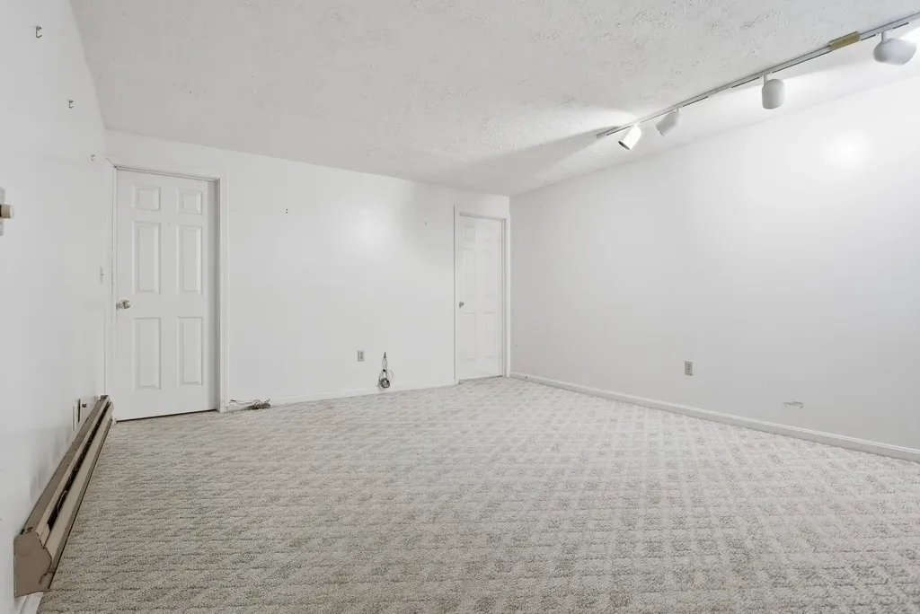 17 Oakwood Circle Goffstown NH 03045