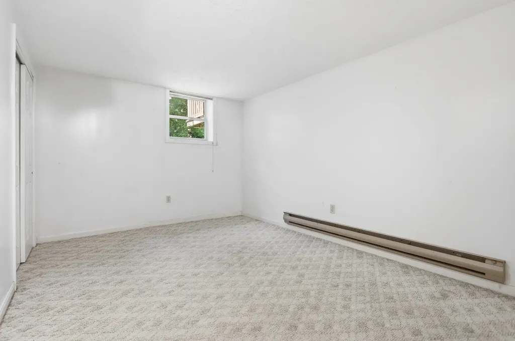 17 Oakwood Circle Goffstown NH 03045