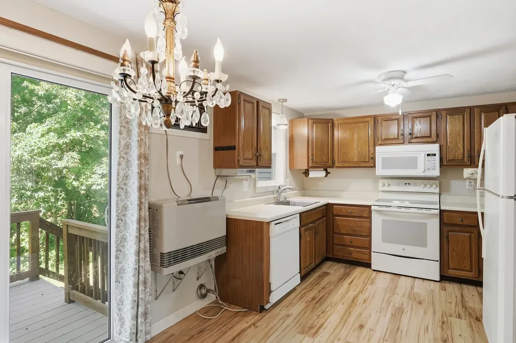 17 Oakwood Circle Goffstown NH 03045