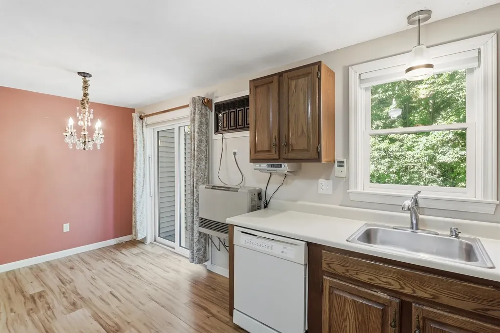 17 Oakwood Circle Goffstown NH 03045