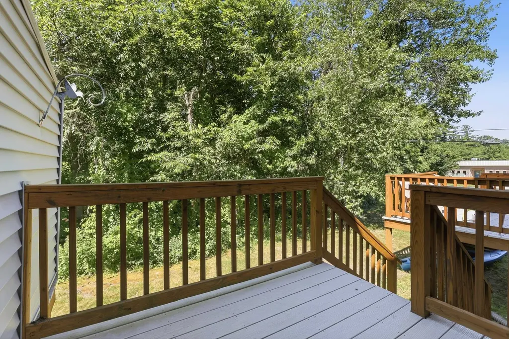 17 Oakwood Circle Goffstown NH 03045