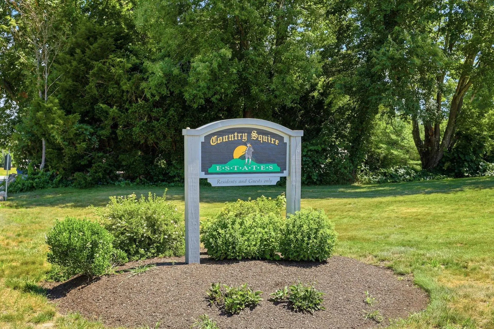 17 Oakwood Circle Goffstown NH 03045
