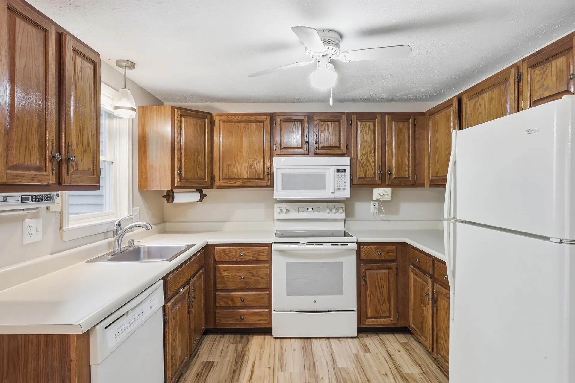 17 Oakwood Circle Goffstown NH 03045