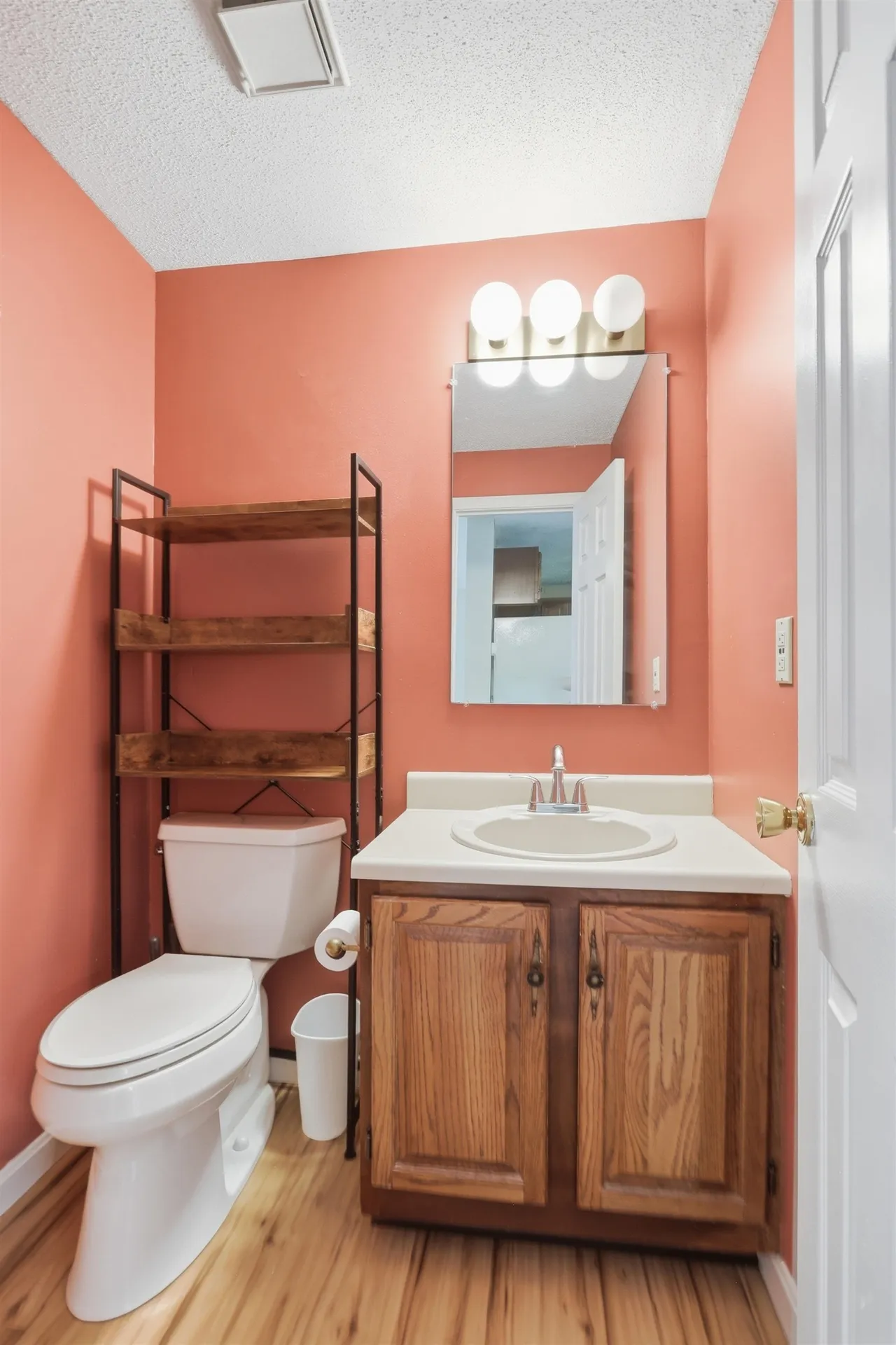 17 Oakwood Circle Goffstown NH 03045