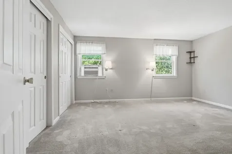 17 Oakwood Circle Goffstown NH 03045