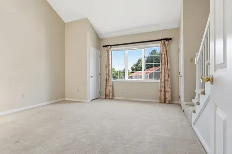 17 Oakwood Circle Goffstown NH 03045