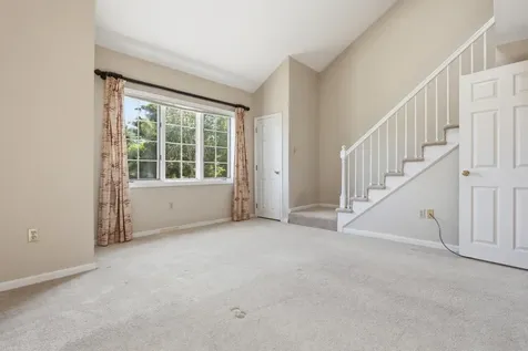 17 Oakwood Circle Goffstown NH 03045