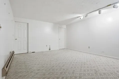 17 Oakwood Circle Goffstown NH 03045