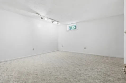 17 Oakwood Circle Goffstown NH 03045