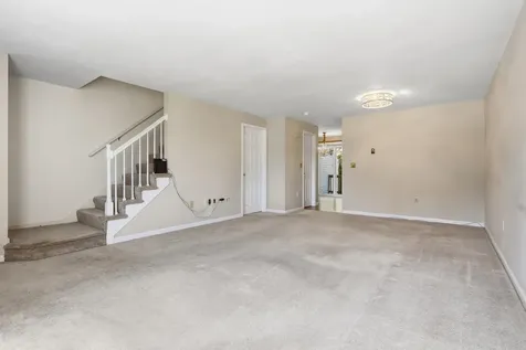 17 Oakwood Circle Goffstown NH 03045