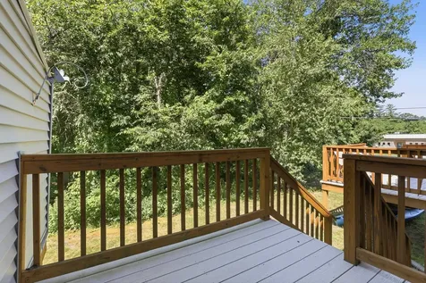 17 Oakwood Circle Goffstown NH 03045