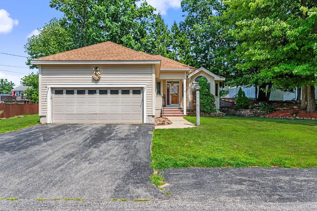 7 Hastings Lane Nashua NH 03064