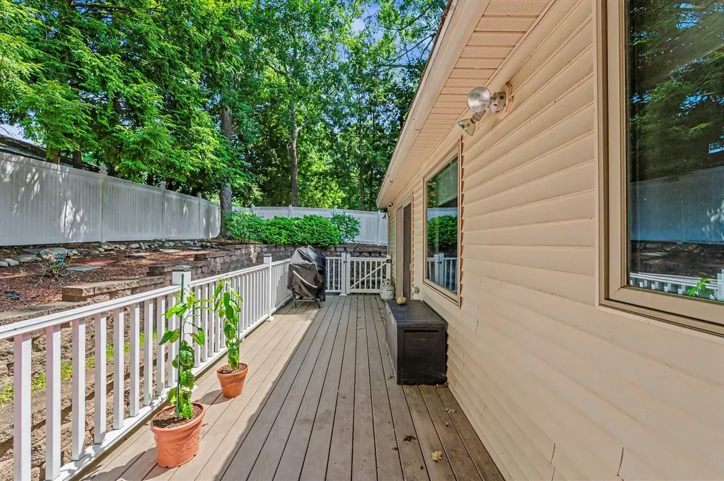 7 Hastings Lane Nashua NH 03064