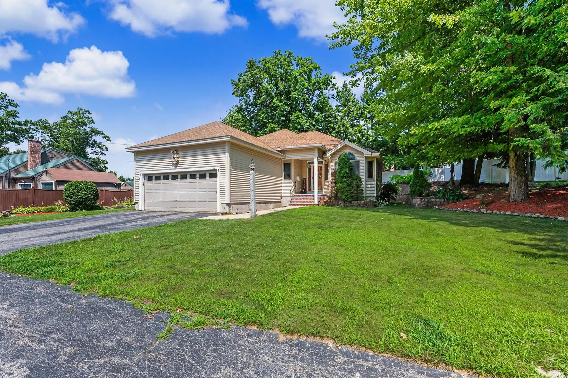 7 Hastings Lane Nashua NH 03064