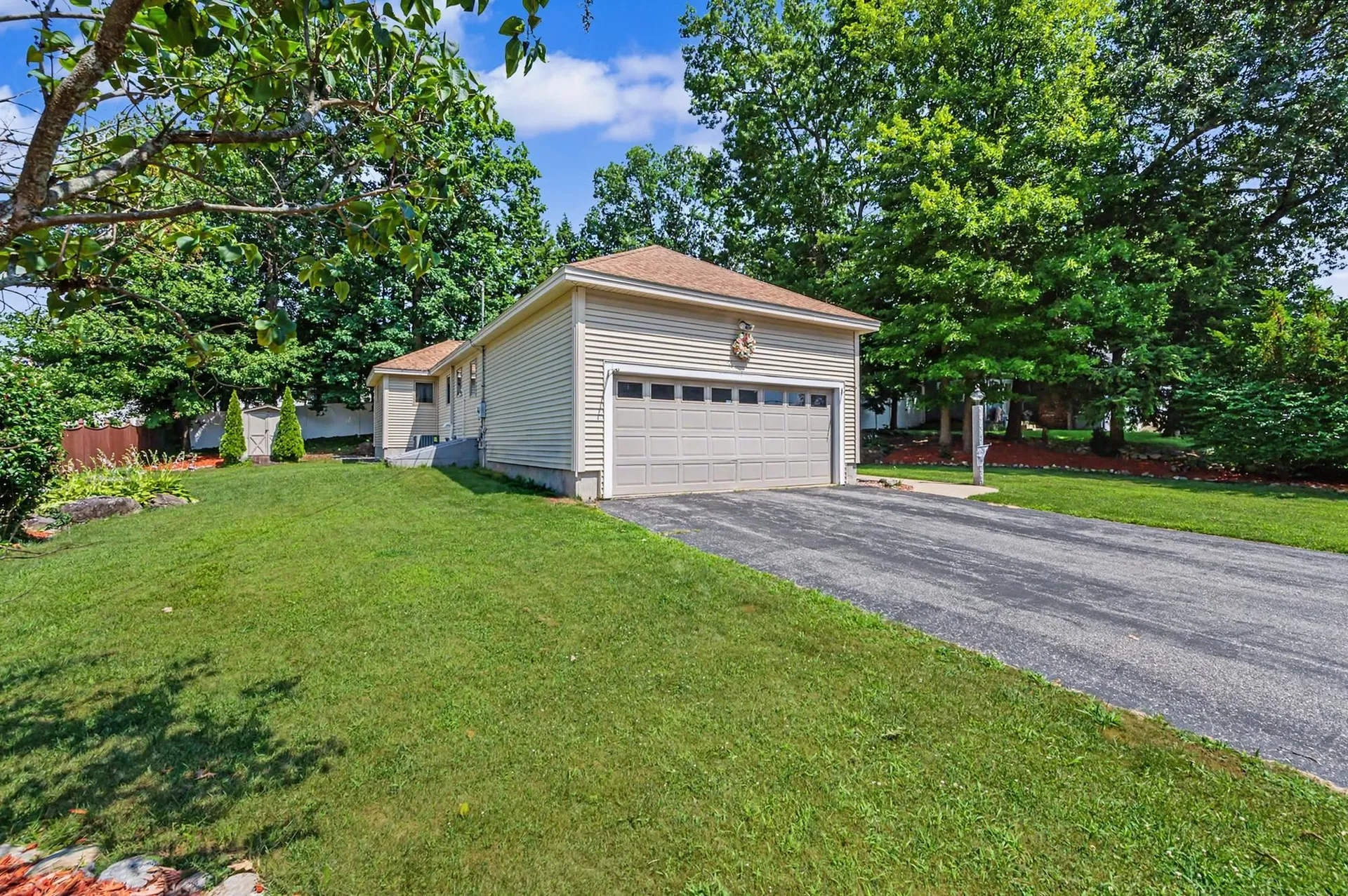 7 Hastings Lane Nashua NH 03064