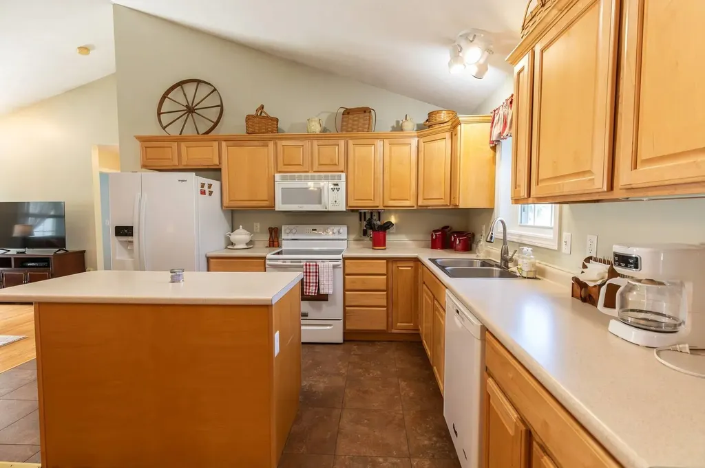 42 South Road Swanzey NH 03446