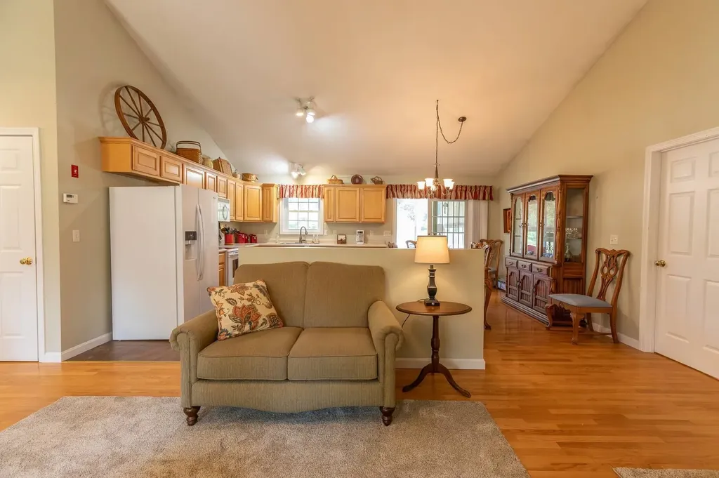 42 South Road Swanzey NH 03446