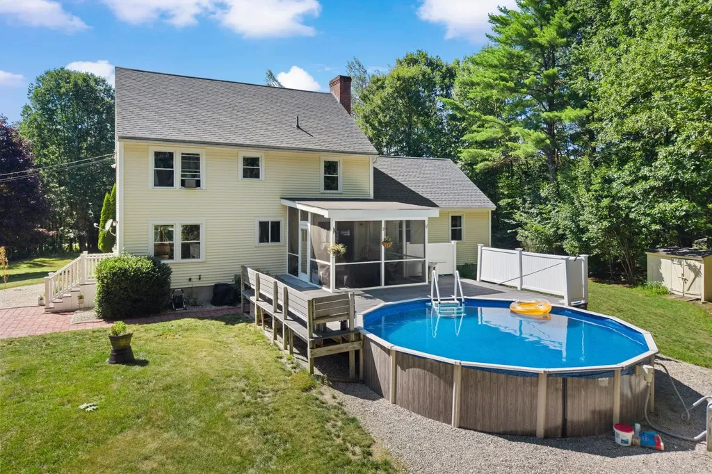 924 River Road Weare NH 03281
