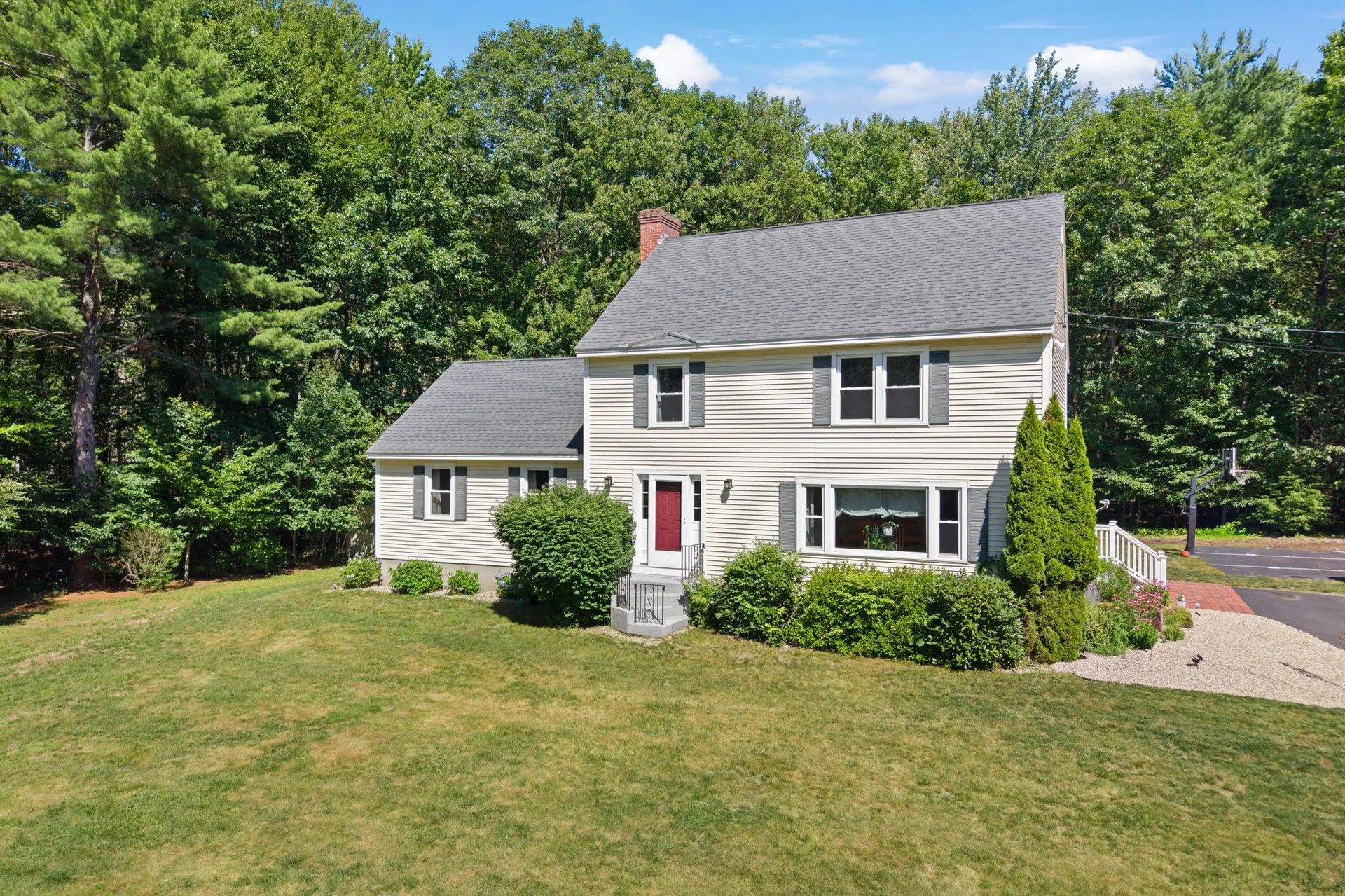 924 River Road Weare NH 03281
