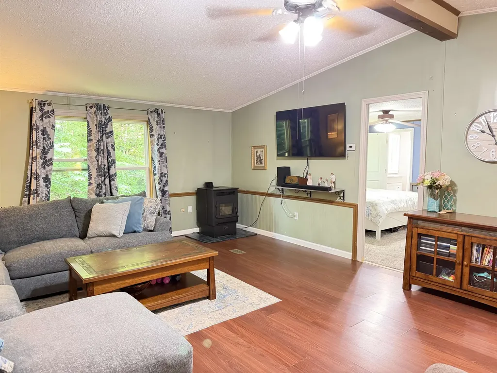 18 Algonquin Road Enfield NH 03748