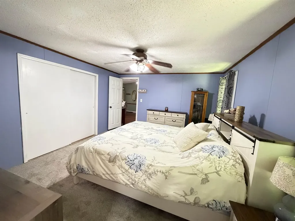 18 Algonquin Road Enfield NH 03748