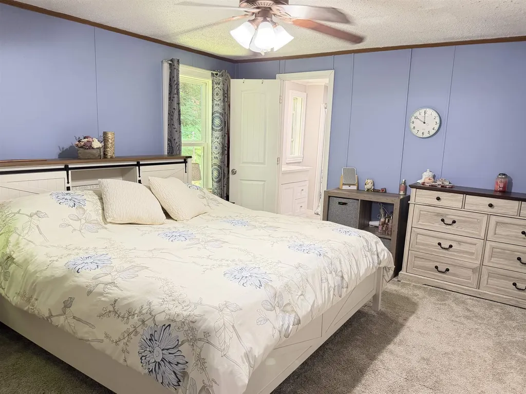 18 Algonquin Road Enfield NH 03748