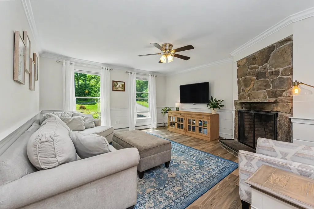 10 Morrison Road Raymond NH 03077