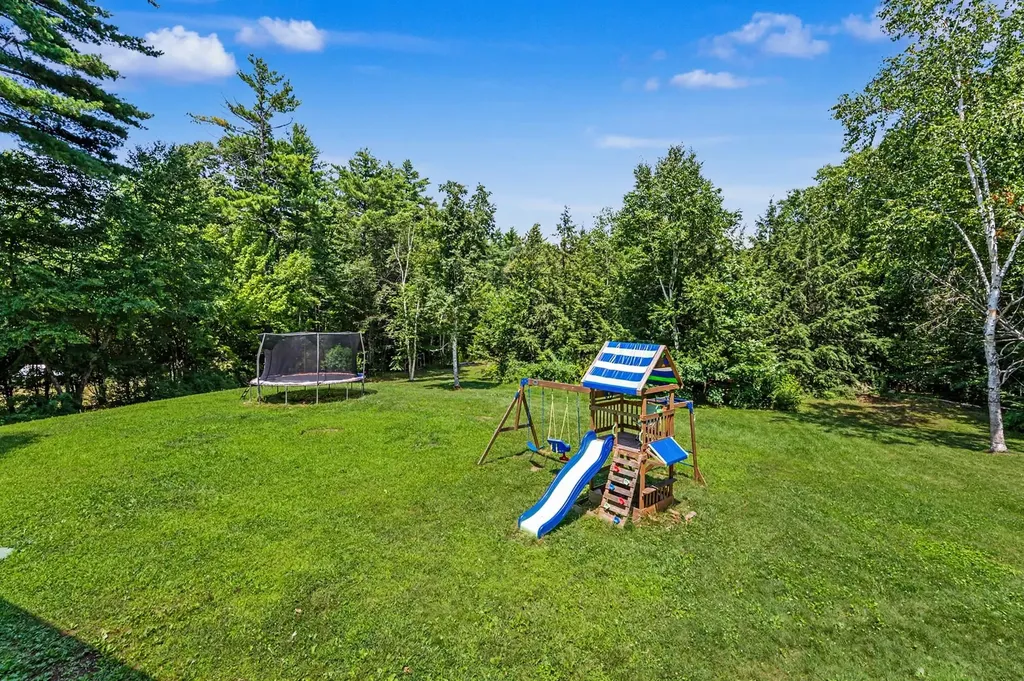 10 Morrison Road Raymond NH 03077