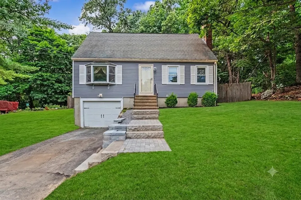 6 Colleen Road Nashua NH 03062