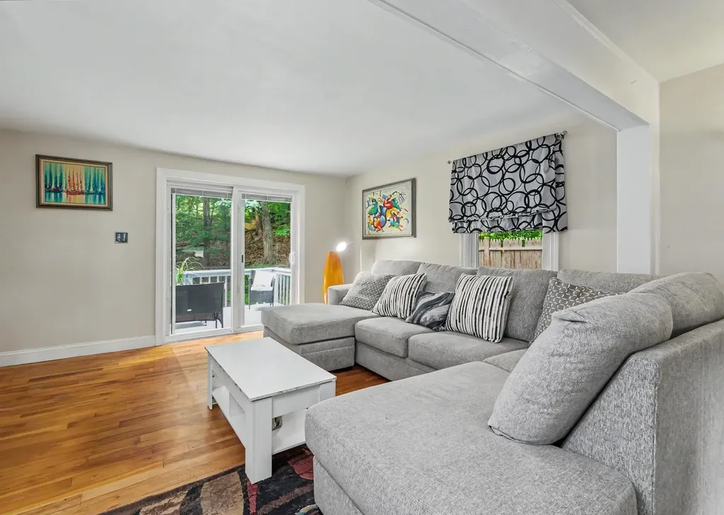 6 Colleen Road Nashua NH 03062