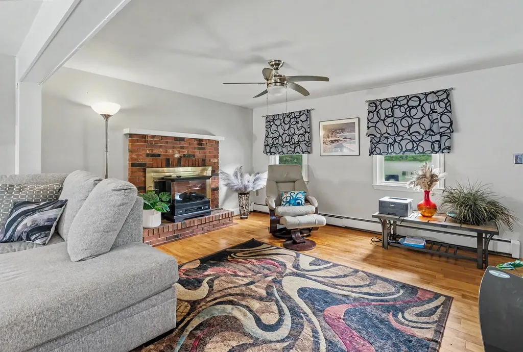 6 Colleen Road Nashua NH 03062