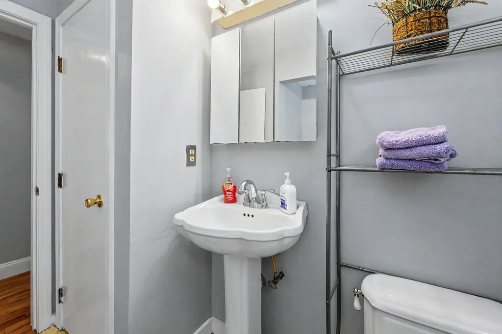 6 Colleen Road Nashua NH 03062