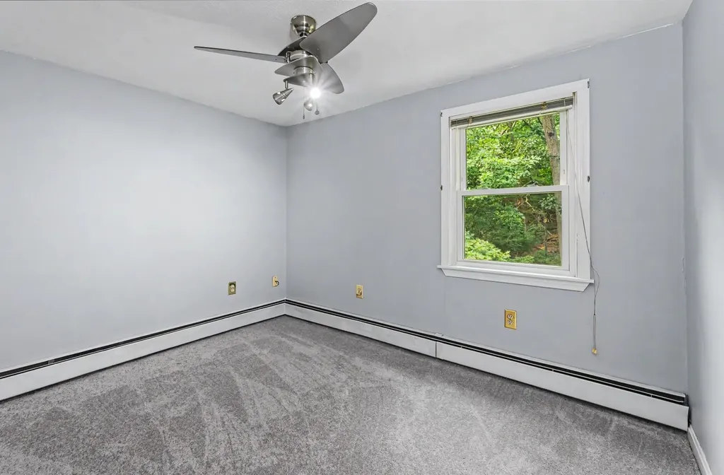 6 Colleen Road Nashua NH 03062