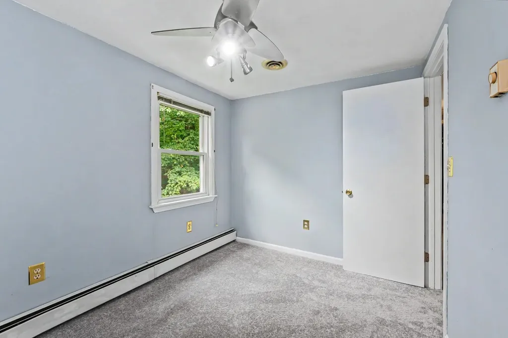 6 Colleen Road Nashua NH 03062