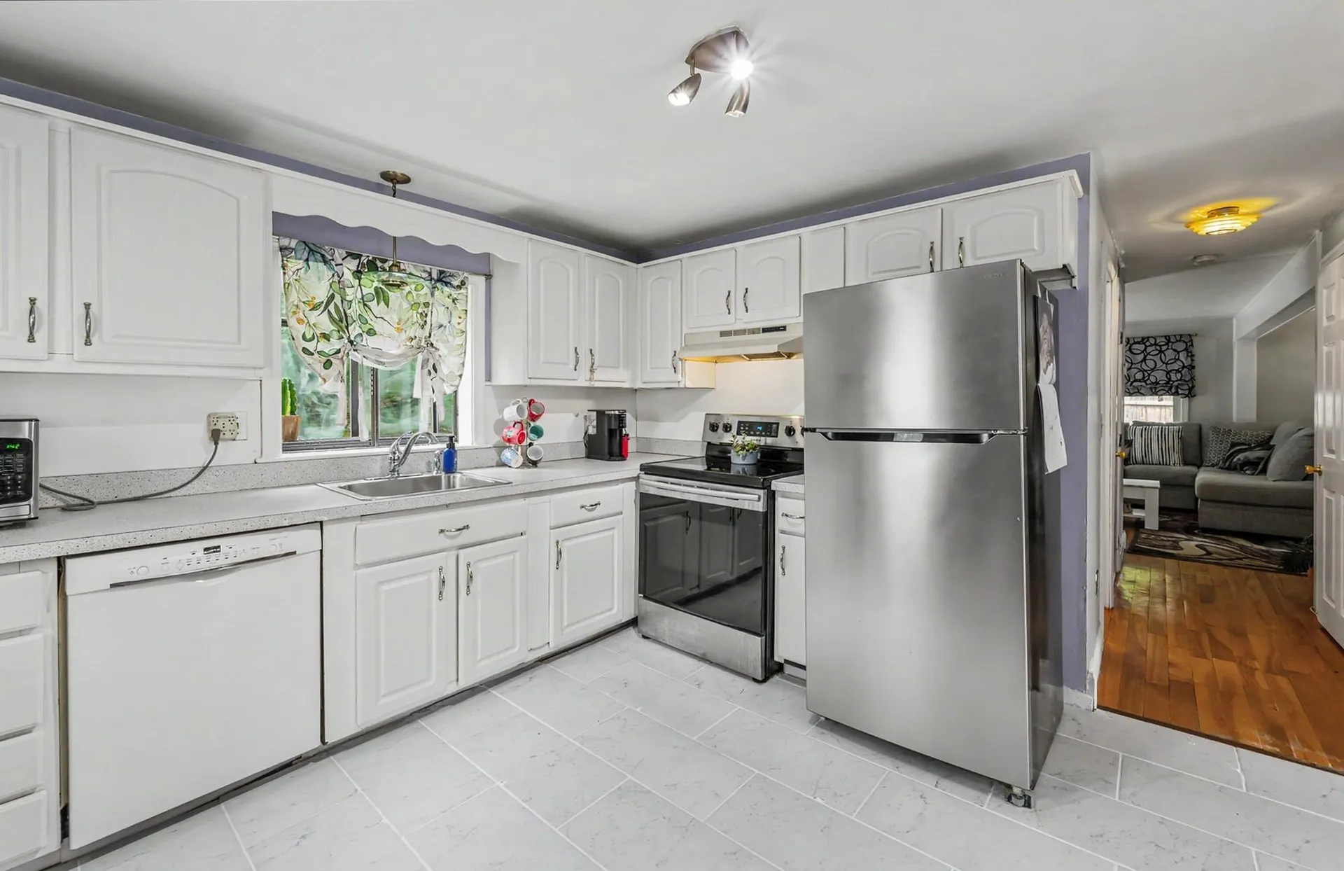 6 Colleen Road Nashua NH 03062