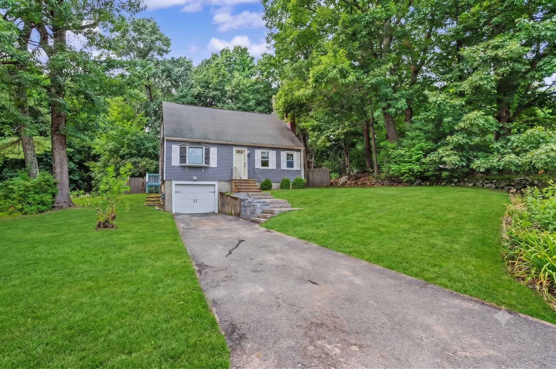 6 Colleen Road Nashua NH 03062