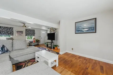 6 Colleen Road Nashua NH 03062