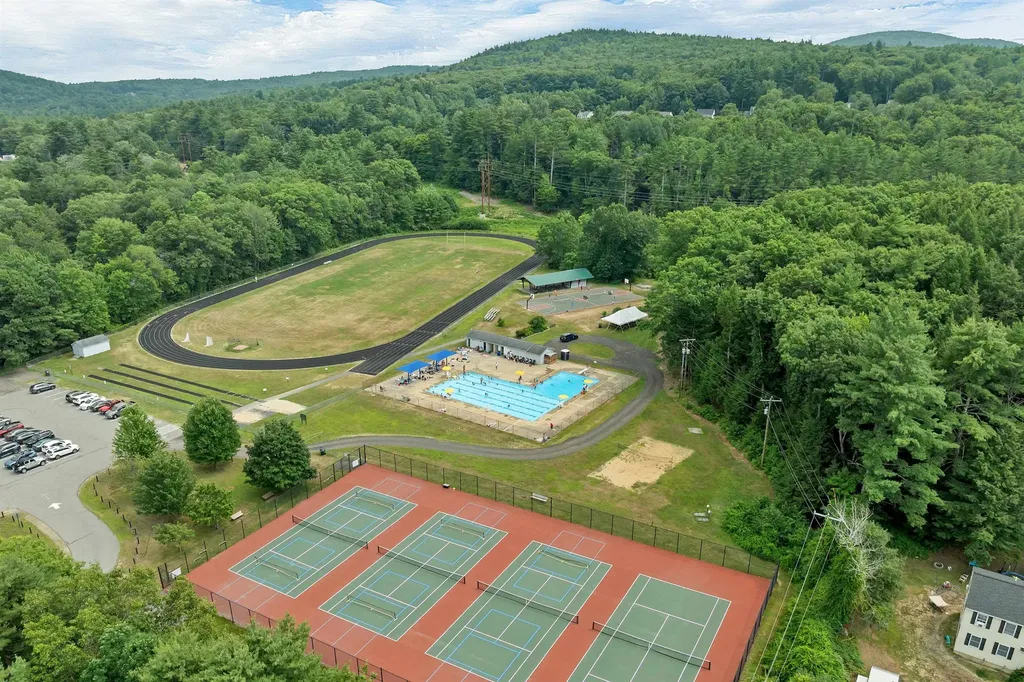 4 Highland Avenue Goffstown NH 03045