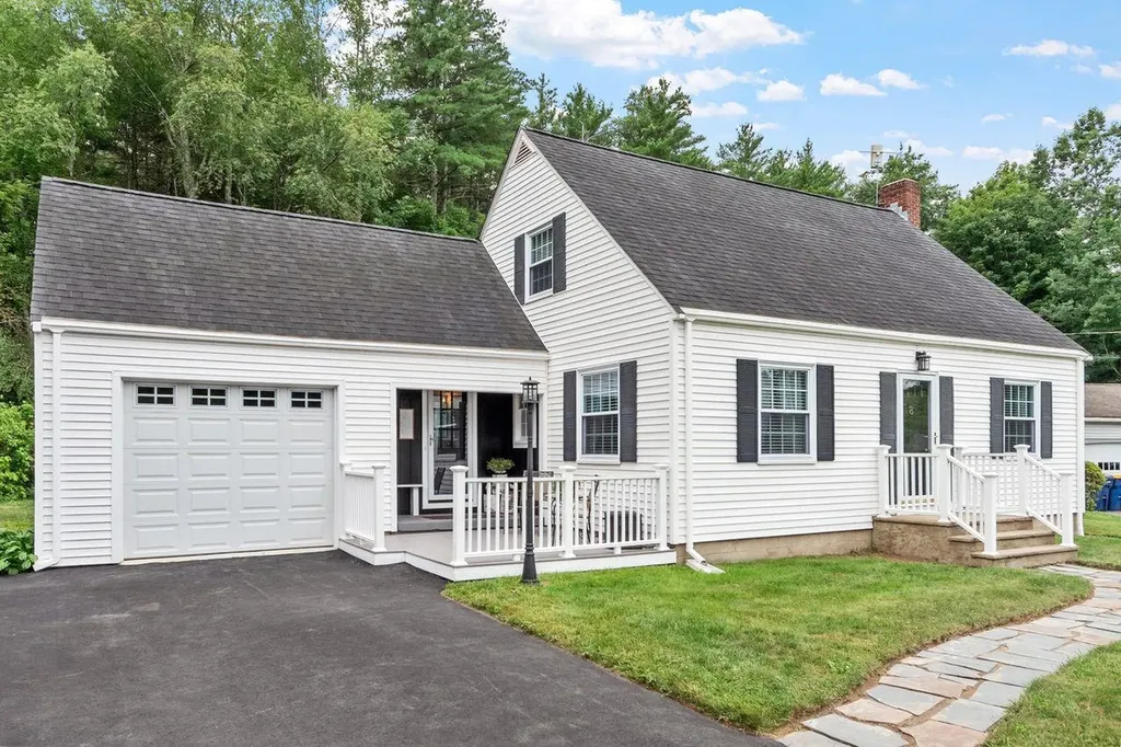 8 Kimball Avenue Plaistow NH 03865