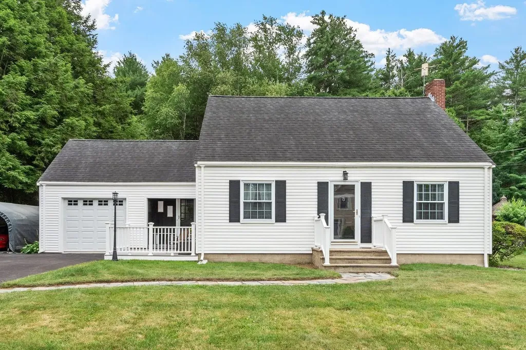 8 Kimball Avenue Plaistow NH 03865