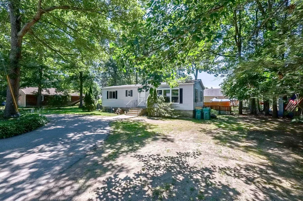 20 Riverside Drive Fremont NH 03044