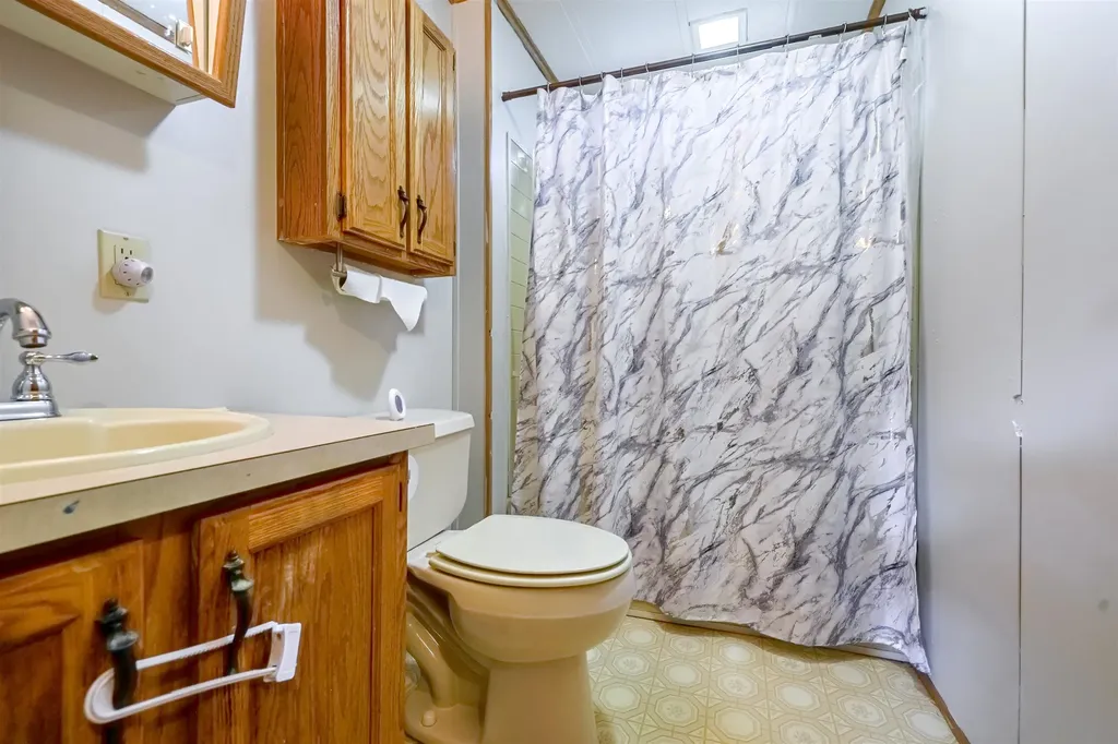 20 Riverside Drive Fremont NH 03044