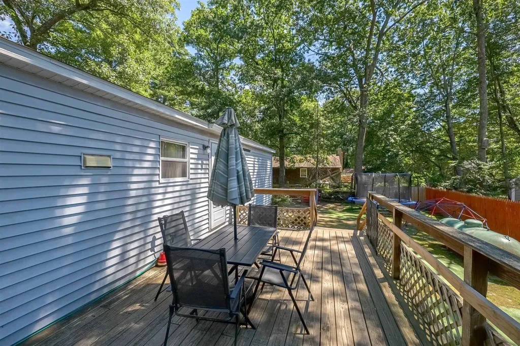 20 Riverside Drive Fremont NH 03044