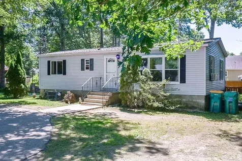 20 Riverside Drive Fremont NH 03044