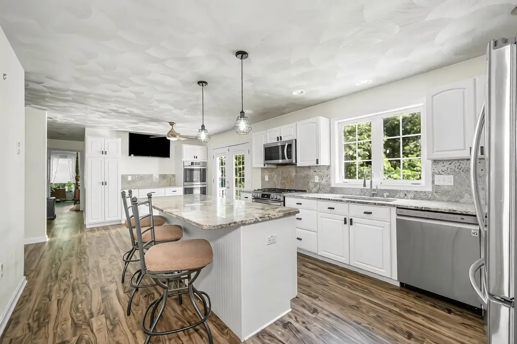 770 Mammoth Road Pelham NH 03076