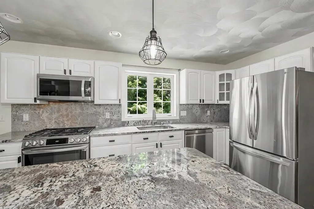 770 Mammoth Road Pelham NH 03076
